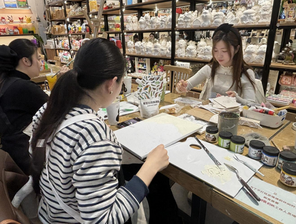 開展“三八”婦女節手工活動